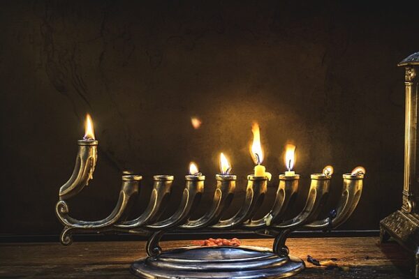 קדושים תהיו - חנוכה